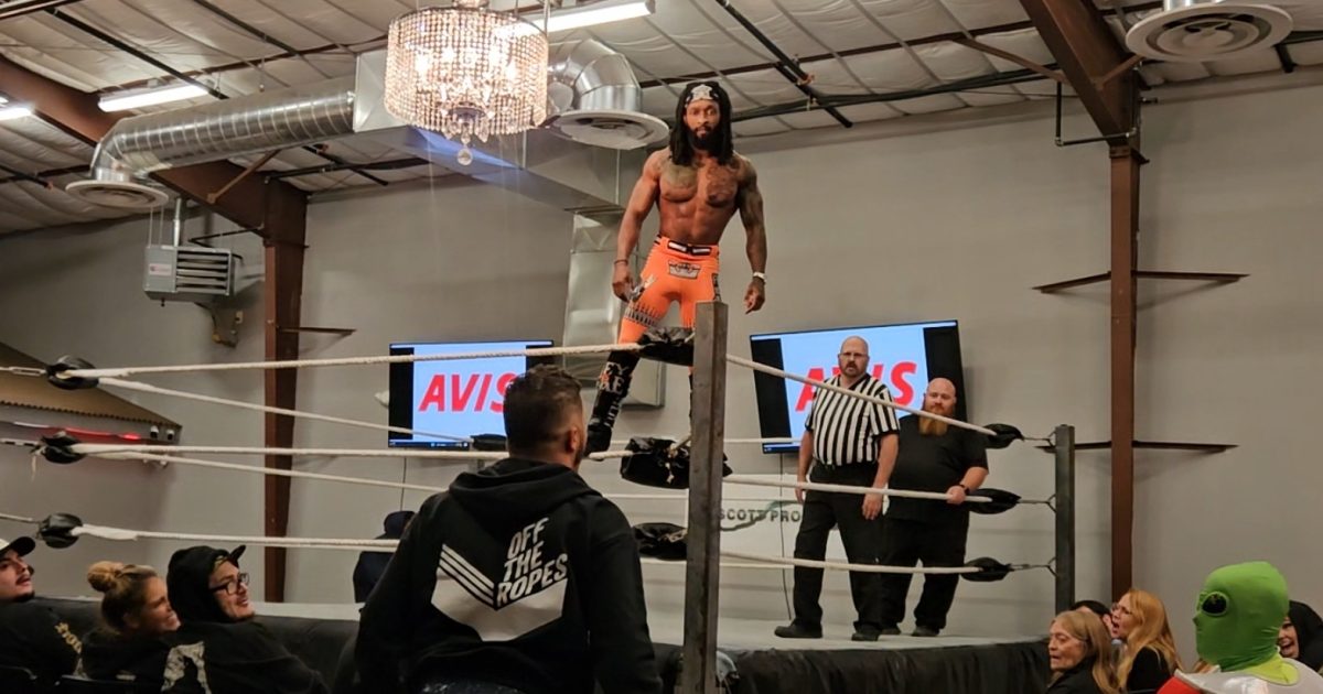 Referee Chris Behrens